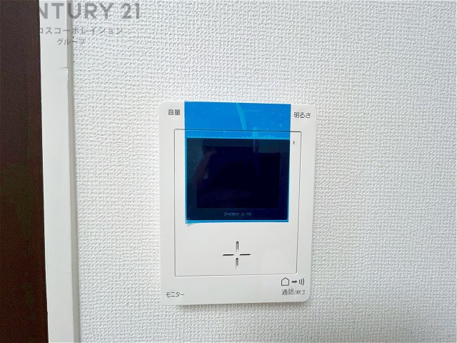 訪問者が来たときにテレビ画面で確認できるため、安心してドアを開けられます。録画機能があるものもあり、留守中に来訪者を記録しておくことができます。利便性が高く、セキュリティ面でも安心です。　