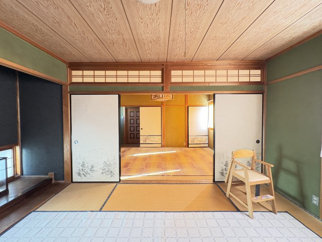 和室ならではの温かな和の空間で寛ぎの時間を過ごせます