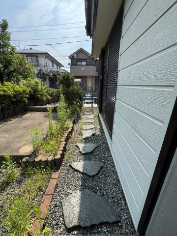 飛び石でお洒落です。