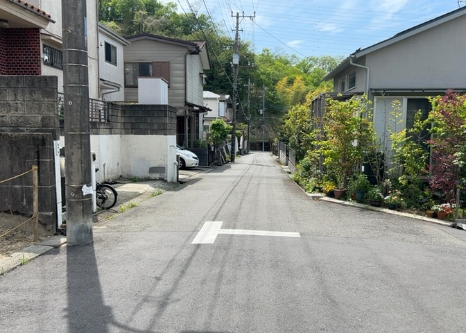 桜や紅葉の名所に出かける人は多いと思いますが、家にいながら季節の移ろいを感じる生活を送りませんか？リビングや窓から見える景色が生活を彩るワンポイントに！現地から見える景色を堪能してみては如何でしょう。
