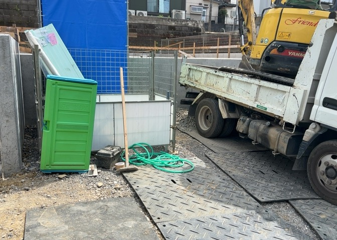 庭があることでガーデニングや家庭菜園はもちろん、こどもの遊び場やペットを放して遊ぶことができます。また、家の周囲に余裕があるということです。隣地との間があれば、十分な日当たりと、風通しが確保できます。