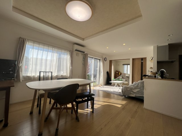 ゆったりとくつろげる食事スペースで家族の会話も弾みますね♪