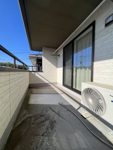 広々バルコニーでお布団や洗濯物がたくさん干せます♪