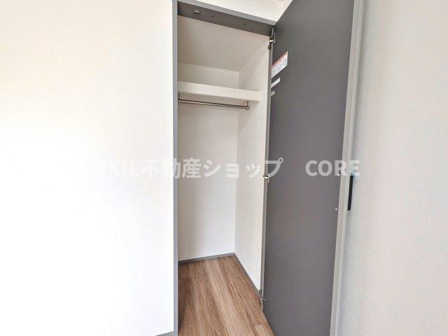普段着やスーツはもちろんのこと、コート類などもしっかり掛けられます。