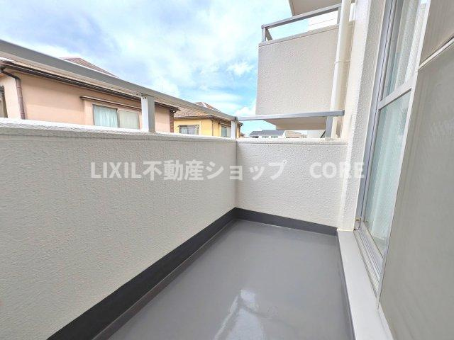 2面バルコニーで日当り・通風良好！洗濯物も沢山干せるので、便利です。