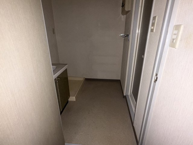 洗面脱衣所は「体を綺麗に整える場所」という目的と役割を持っています。そして便利で使い勝手のいい「体を綺麗に整える場所」にするためには、配置や動線、照明や収納計画をしっかりと検討しておく必要があります。