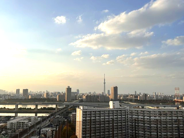 西向き側からは東京スカイツリーを望め、夜景も楽しめる好眺望が魅力です。