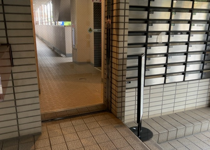 室内の防犯設備もチェックしましょう！モニター付きインターホンが設置されているか、防犯シャッターが設備されているか、ベランダに人が上がってきにくい高さかなどチェックしておくと入居後も安心できるでしょう。