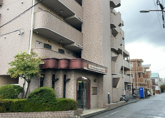 眺望の良さを楽しめるダイニングキッチンで家族団らんの時間を過ごしてはいかがでしょうか。バルコニーから見える景色を家族で眺める時間は、時間が経つのを忘れてしまいそうですね。是非、現地を見に行きましょう！