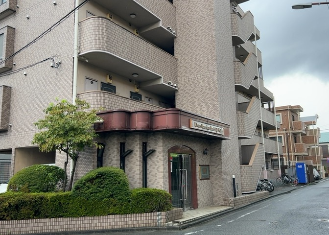 ＳＲＣ造は強度や耐震性の面でもRC造と比べて優れています。そのため、10階建以上の高層または超高層マンションなどの建築にも多く採用されています。柱や梁などのサイズが小さくても高い耐震性を確保できます。