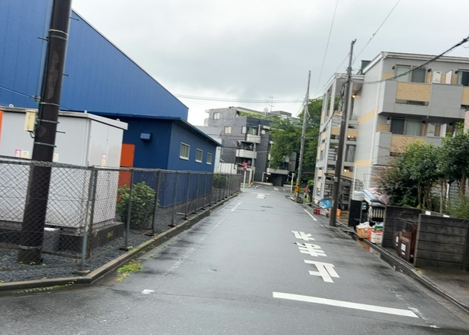 眺望を気にして物件を探す場合、前面に建物が建っていないか現地で確認しましょう！前面に建物があると景色はもちろん、日当たりや風通しにも影響が出てきます。住んだ時のことを想像しながら現地見学をしましょう。