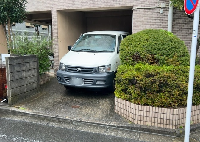 マンションの駐輪場は、事前に空きがあるか確認を取ると安心です。せっかく入居したのに駐輪スペースがない！なんてことになったら大変ですよね。そこで、内見時や購入前にはまず事前に確認しておくと良いでしょう。