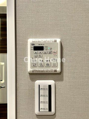 【浴室乾燥機】暖房・冷風・換気・乾燥が可能です。毎日を快適に過ごせるうれしい機能が揃っています。雨の日の洗濯物も安心です。