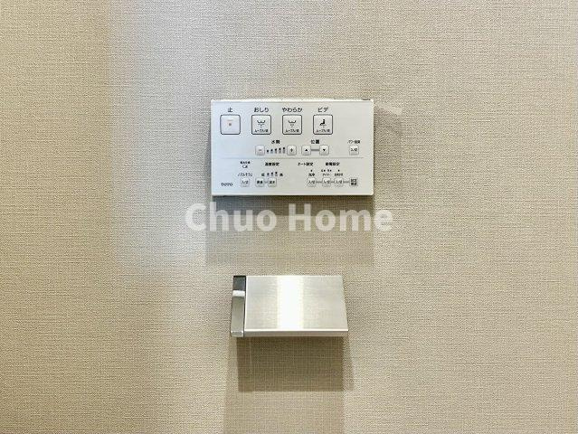 【ウォシュレット】清潔に使いたいお手洗いには最適な設備です。もちろんウォームレットも標準装備です。
