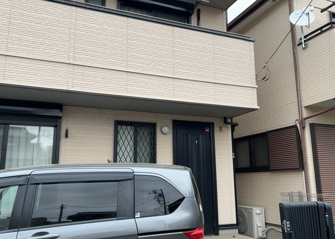 玄関は家の顔と言っても過言ではありません。現地を見学する際は玄関の広さや全体のバランスなどを見てみるといいでしょう。一般的なアプローチのしやすさだけではなく、お年寄りにも優しい設計のものだと安心です。