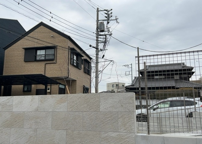 眺望を気にして物件を探す場合、前面に建物が建っていないか現地で確認しましょう！前面に建物があると景色はもちろん、日当たりや風通しにも影響が出てきます。住んだ時のことを想像しながら現地見学をしましょう。