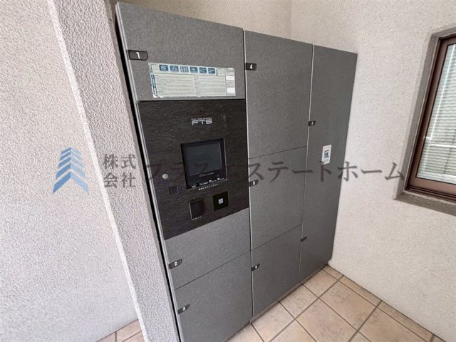 お忙しいご家庭に嬉しい宅配ボックス完備♪