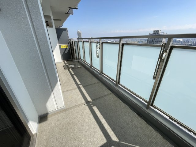 前面棟無しで南向きのバルコニーは、陽当たり・通風・眺望良好です。　