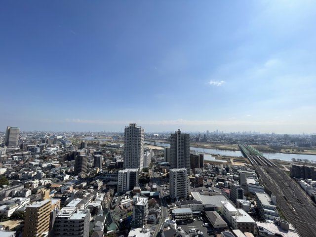 前面棟無しで南向きのバルコニーは、陽当たり・通風・眺望良好です。　