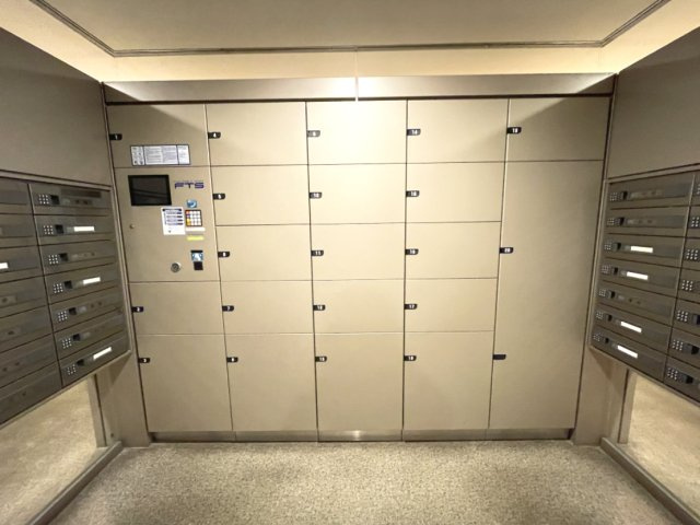 宅配ボックス付きで、忙しい方の荷物受け取りもスマートに。　