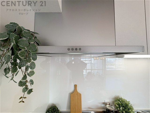 パワフルな吸引力で調理中の臭気等をしっかり処理してくれ、室内を快適に保ってくれます。　