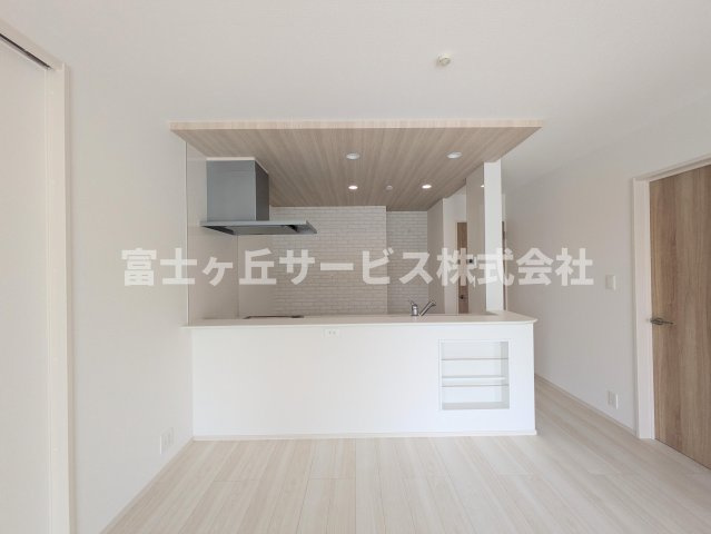 前から見たキッチンです
