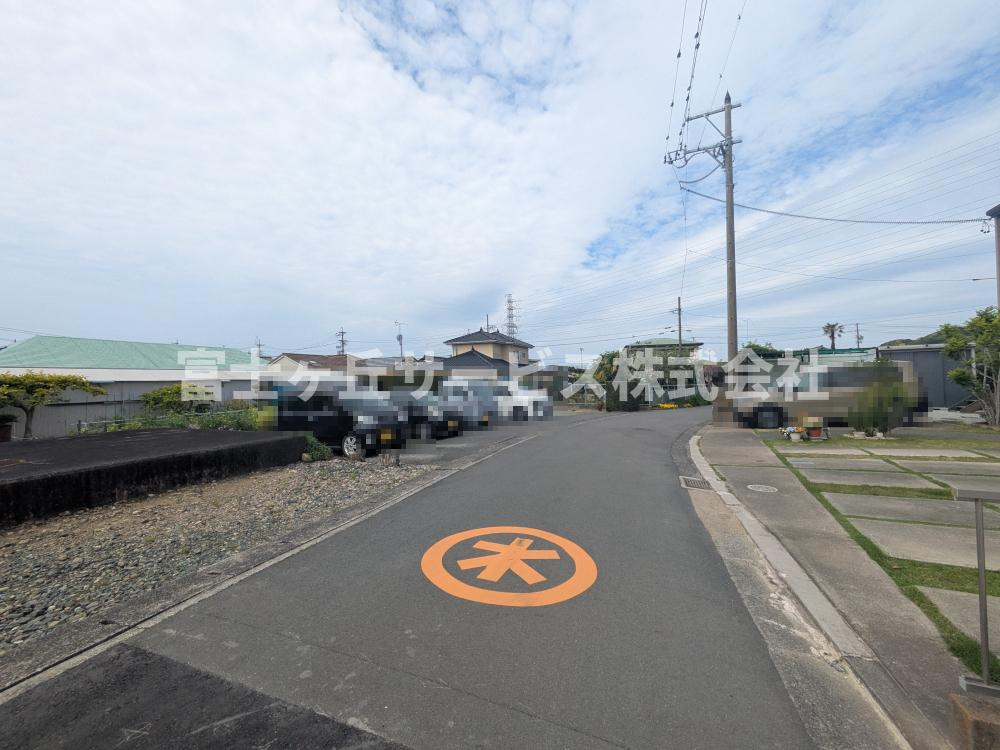 前面道路です