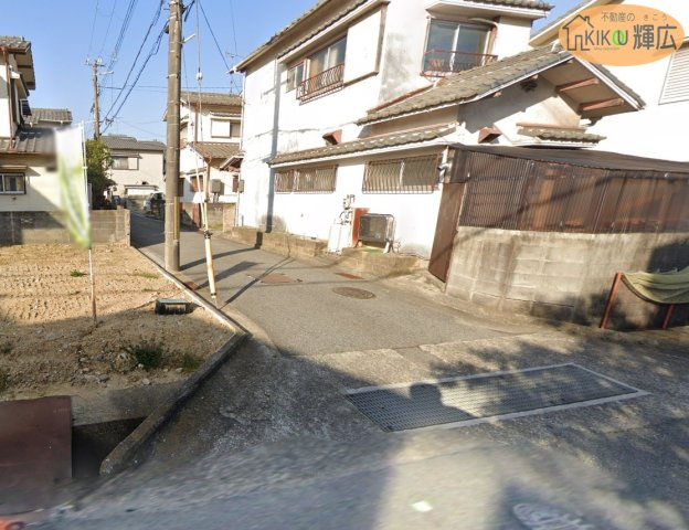前面道路は広々としておりますので、お車の運転が苦手な方でも安心ですね。