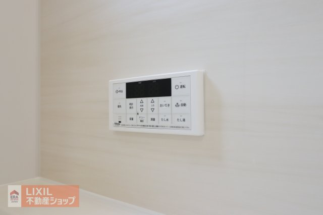 【温水設備】現地完成写真。シンプルなデザインにすることで操作もわかりやすい給湯スイッチ付きで温度調整もラクラクです。