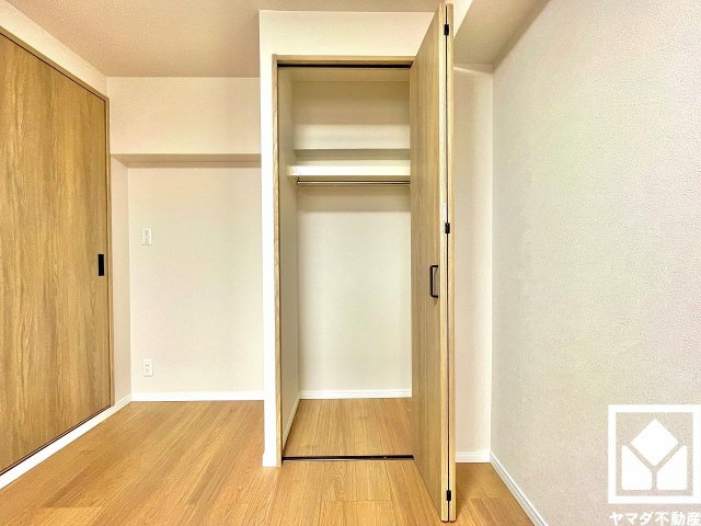 新たに家具を買わなくても良いので、ハンガーパイプ付きのクローゼットは嬉しいですね。