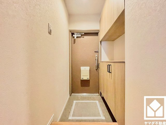玄関にはシューズボックスを設置。家族の靴もしっかり収納できるので、玄関がいつも片付き、気持ちよくお客様を迎えられます。