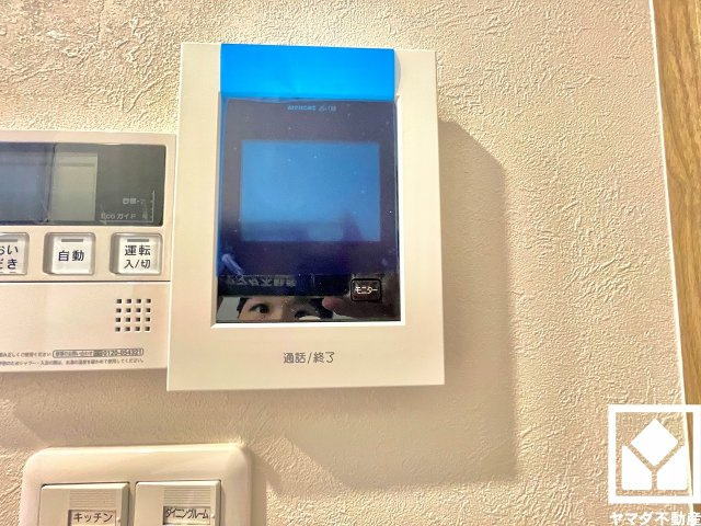 突然の来訪時にも防犯面で心強いモニター付きインターホンを設置。お留守番中のお子様も、室内からスムーズに相手の確認ができます。