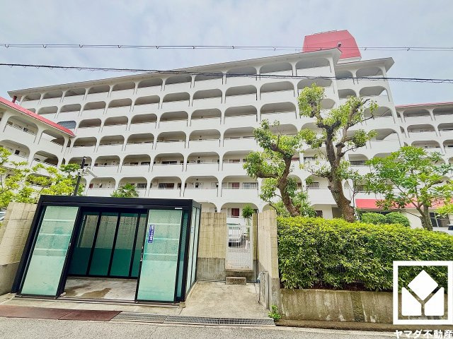 衛生面への配慮もうかがえる、心地よく利用できるごみ置き場です。