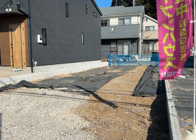 隣家の土地はどうなっているのか、生活利便施設が近くにあるのか、学校まで近いかなど、お客様のライフスタイルにあわせたイメージが重要です。また、近くにあると困る施設が近くにないかも確認するといいでしょう。