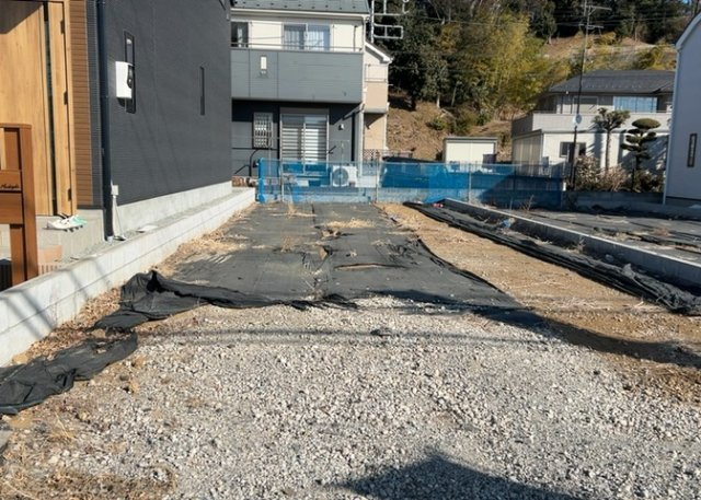 家を建てる前提で土地を探している場合、地盤の丈夫さは譲れない条件の一つです。地盤が脆弱だと追加工事が必要となります。また、過去に地盤沈下や液状化現象を起こした土地は、できるだけ避けた方がいいでしょう。
