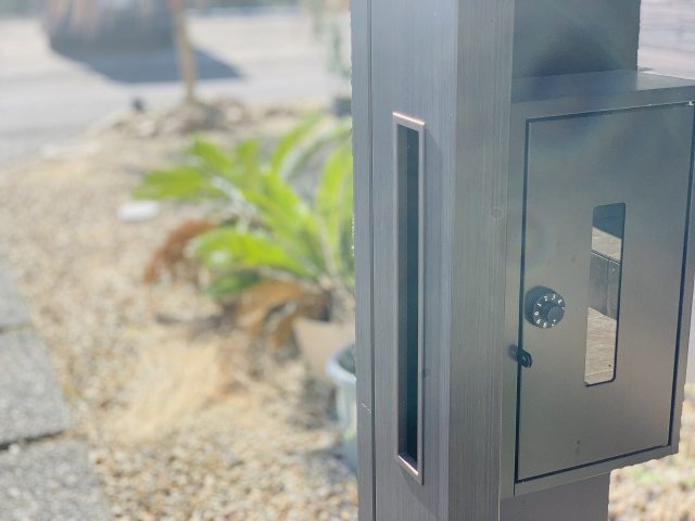 エントランスポストもスマートです。お家の雰囲気にぴったりですね。