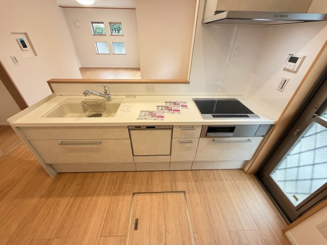 調理道具や調味料もすっきりしまえる、収納力のあるキッチン