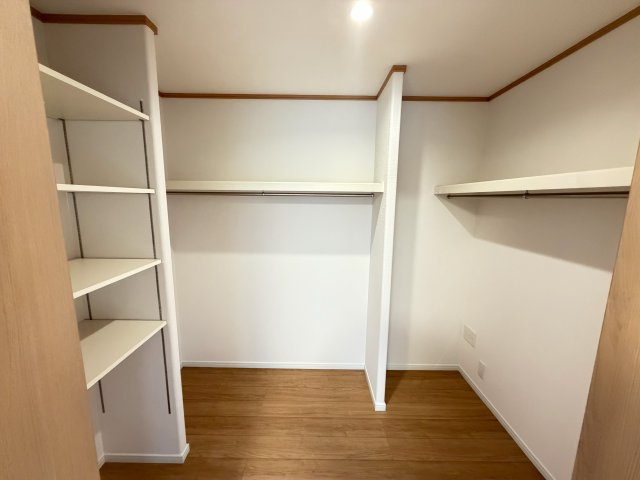 季節物の衣類や大きな荷物もまとめて収納OK！すっきり暮らせる、大型収納スペース！