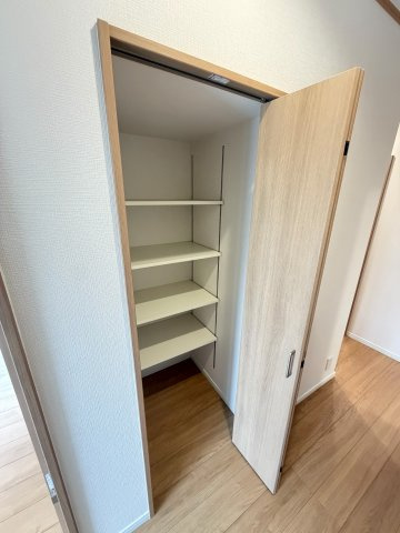 収納が豊富で、暮らしやすさに配慮した間取りです。