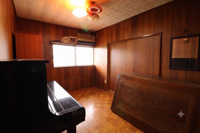 東側中部屋です　※一部写真が見やすいように家具・荷物等を消しています。　