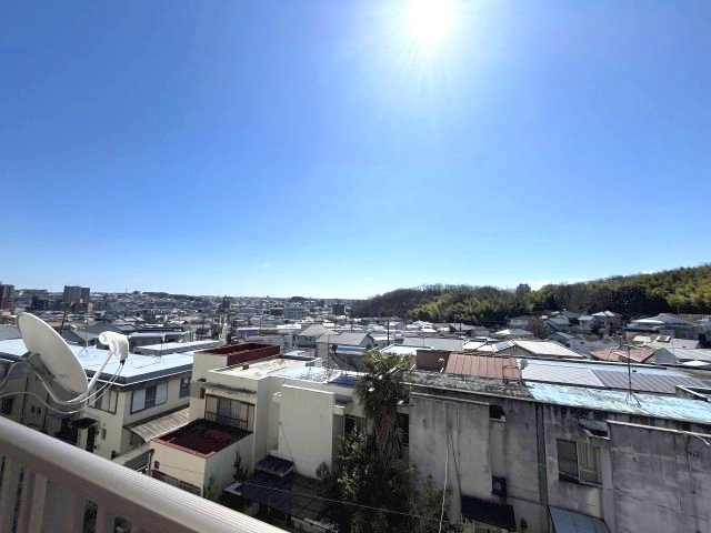 ◆南向き、高台につき陽当たり、眺望良好　◆広々バルコニー　◆ウッドデッキ有　◆縁側のある嬉しい間取です　◆名古屋市住宅供給公社旧分譲