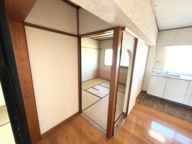 ◆南向き、高台につき陽当たり、眺望良好　◆広々バルコニー　◆ウッドデッキ有　◆縁側のある嬉しい間取です　◆名古屋市住宅供給公社旧分譲
