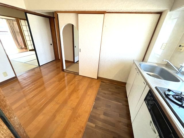◆南向き、高台につき陽当たり、眺望良好　◆広々バルコニー　◆ウッドデッキ有　◆縁側のある嬉しい間取です　◆名古屋市住宅供給公社旧分譲