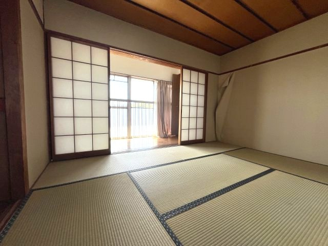 ◆南向き、高台につき陽当たり、眺望良好　◆広々バルコニー　◆ウッドデッキ有　◆縁側のある嬉しい間取です　◆名古屋市住宅供給公社旧分譲