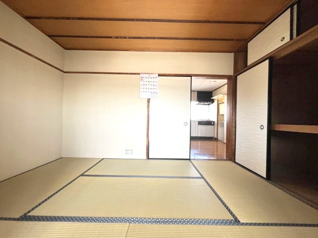 ◆南向き、高台につき陽当たり、眺望良好　◆広々バルコニー　◆ウッドデッキ有　◆縁側のある嬉しい間取です　◆名古屋市住宅供給公社旧分譲