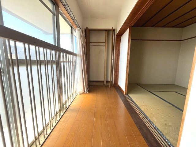 ◆南向き、高台につき陽当たり、眺望良好　◆広々バルコニー　◆ウッドデッキ有　◆縁側のある嬉しい間取です　◆名古屋市住宅供給公社旧分譲