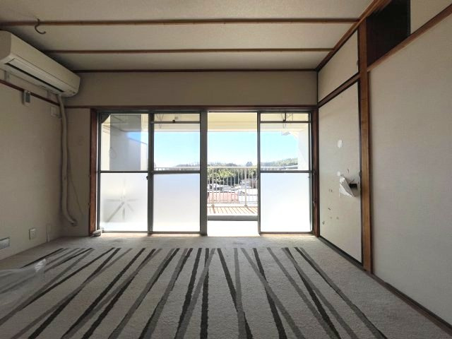 ◆南向き、高台につき陽当たり、眺望良好　◆広々バルコニー　◆ウッドデッキ有　◆縁側のある嬉しい間取です　◆名古屋市住宅供給公社旧分譲