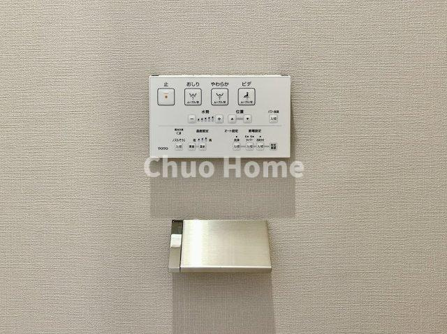 【ウォシュレット】清潔に使いたいお手洗いには最適な設備です。もちろんウォームレットも標準装備です。