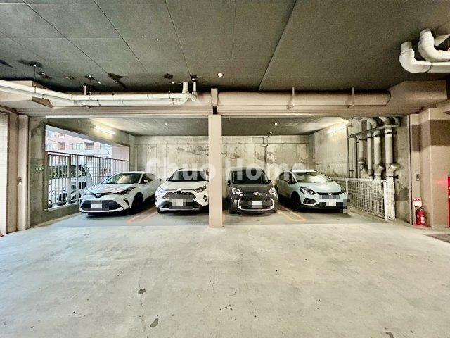 【敷地内駐車場】最新の空き状況や費用などの詳細は担当スタッフまでお問い合わせください。