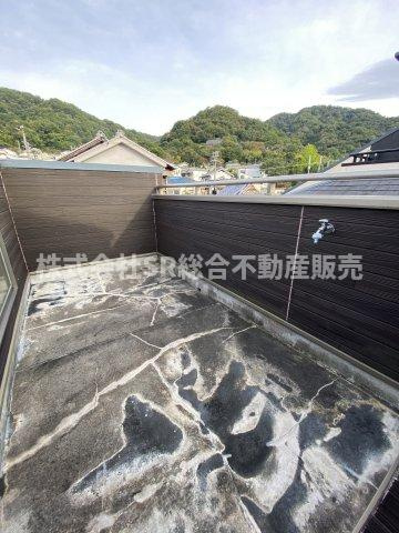 開放的なスカイバルコニーがあります！BBQ、お子様のプールができます。